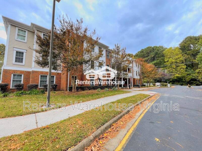 Gorgeous 2nd Level Condo! property image