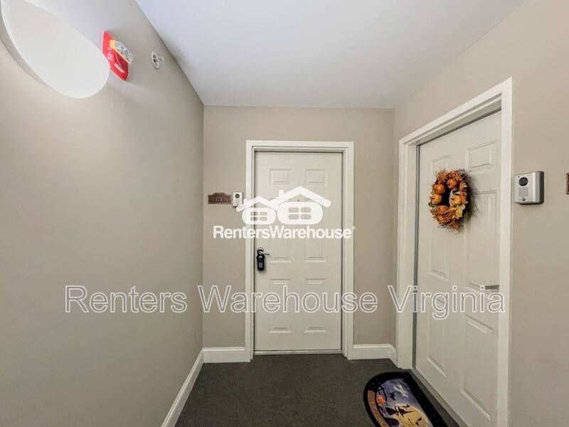 Gorgeous 2nd Level Condo! property image