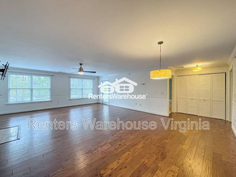 Gorgeous 2nd Level Condo! property image