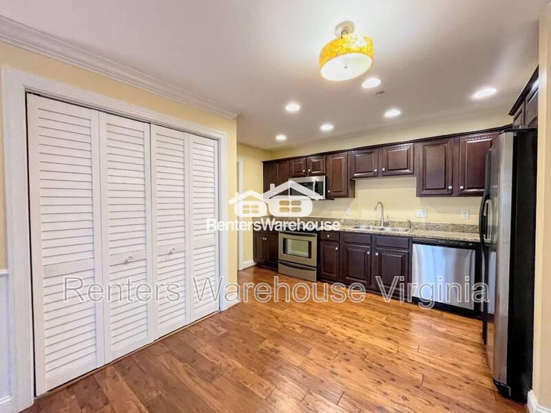 Gorgeous 2nd Level Condo! property image
