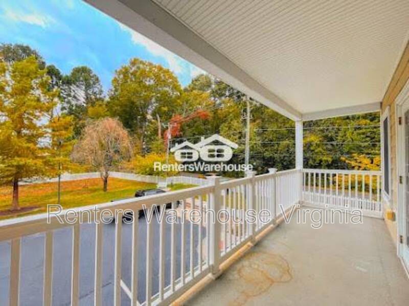 Gorgeous 2nd Level Condo! property image