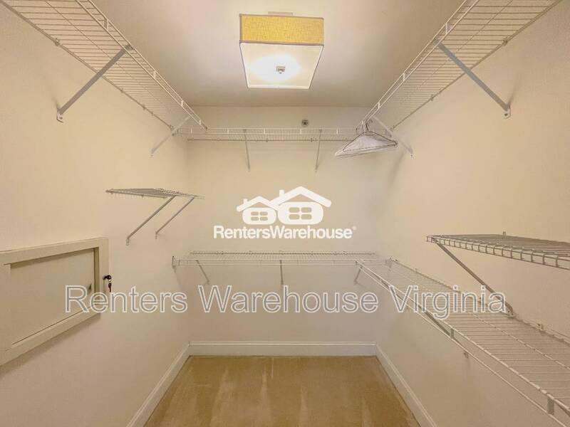 Gorgeous 2nd Level Condo! property image