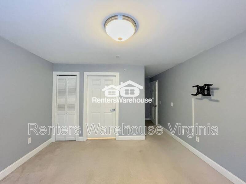Gorgeous 2nd Level Condo! property image
