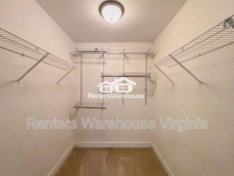 Gorgeous 2nd Level Condo! property image