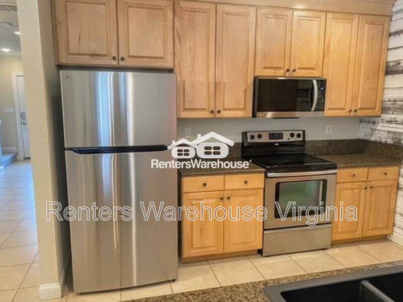 Beautiful Tri Level Townhome! property image