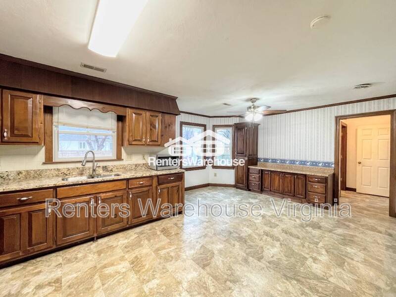 Gorgeous Home With Huge Backyard! property image