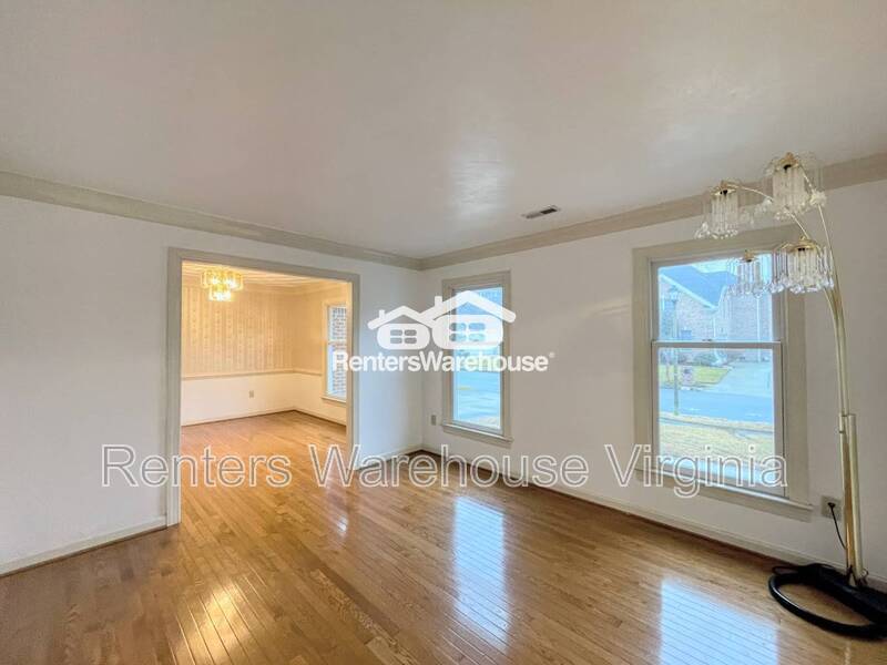 Gorgeous Home With Huge Backyard! property image