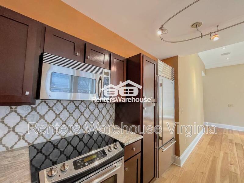 Fantastic 2nd Level Condo in Downtown Norfolk! property image