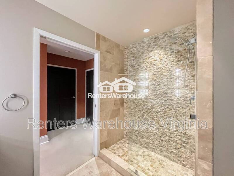 Fantastic 2nd Level Condo in Downtown Norfolk! property image