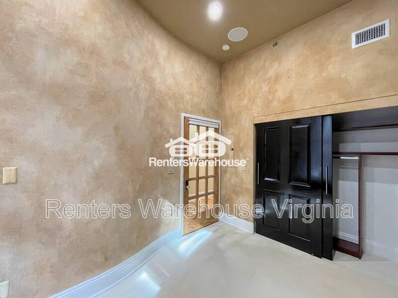 Fantastic 2nd Level Condo in Downtown Norfolk! property image