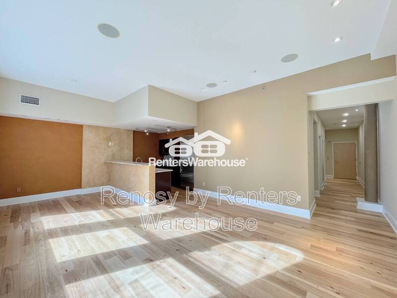 Fantastic 2nd Level Condo in Downtown Norfolk! property image