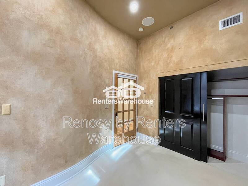 Fantastic 2nd Level Condo in Downtown Norfolk! property image