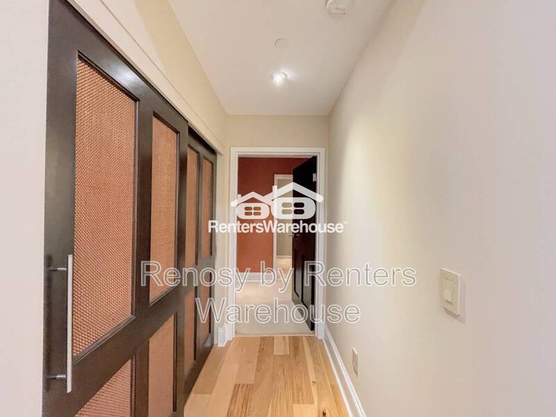 Fantastic 2nd Level Condo in Downtown Norfolk! property image