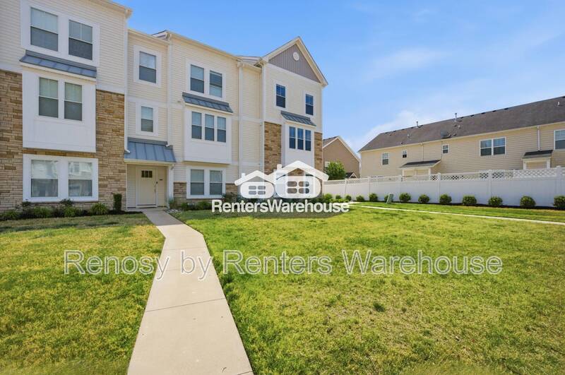 Stunning Tri-Level Condo! property image