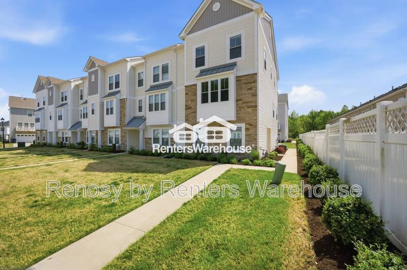 Stunning Tri-Level Condo! property image