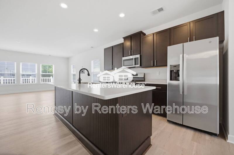 Stunning Tri-Level Condo! property image