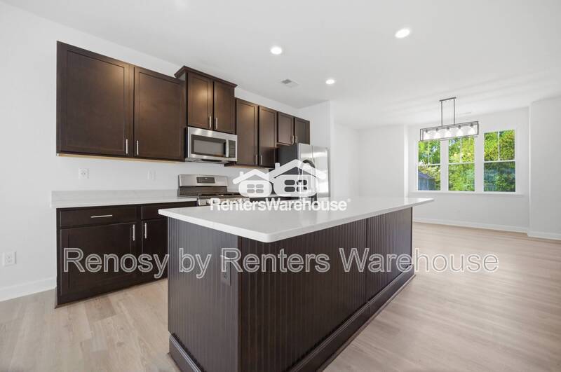 Stunning Tri-Level Condo! property image