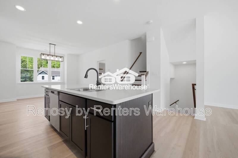 Stunning Tri-Level Condo! property image