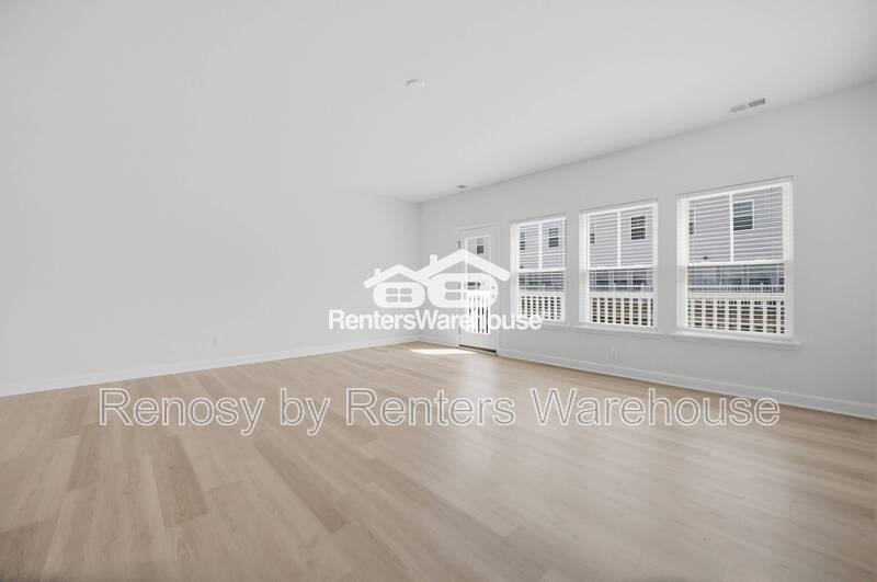 Stunning Tri-Level Condo! property image