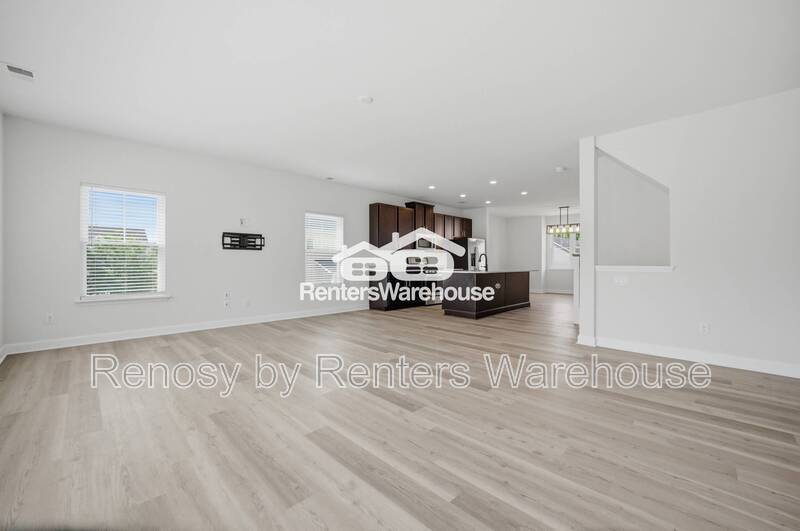 Stunning Tri-Level Condo! property image