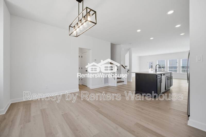 Stunning Tri-Level Condo! property image