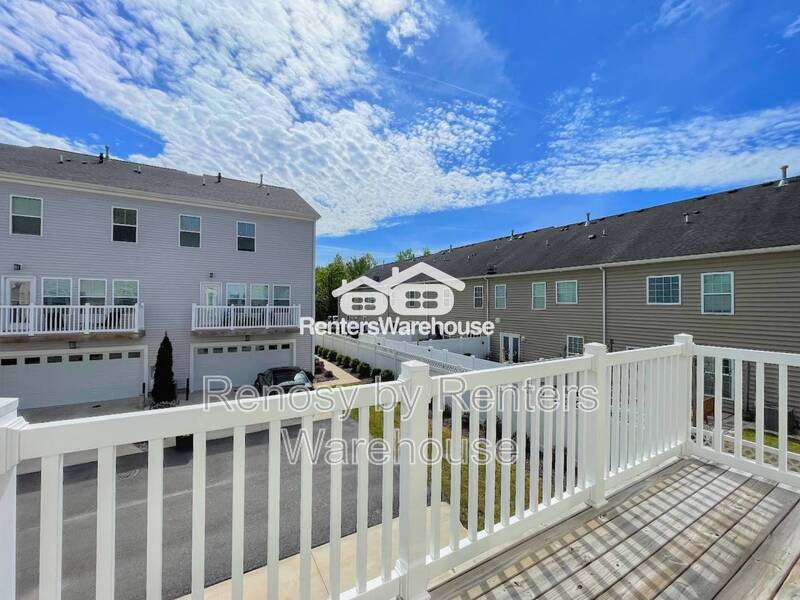 Stunning Tri-Level Condo! property image