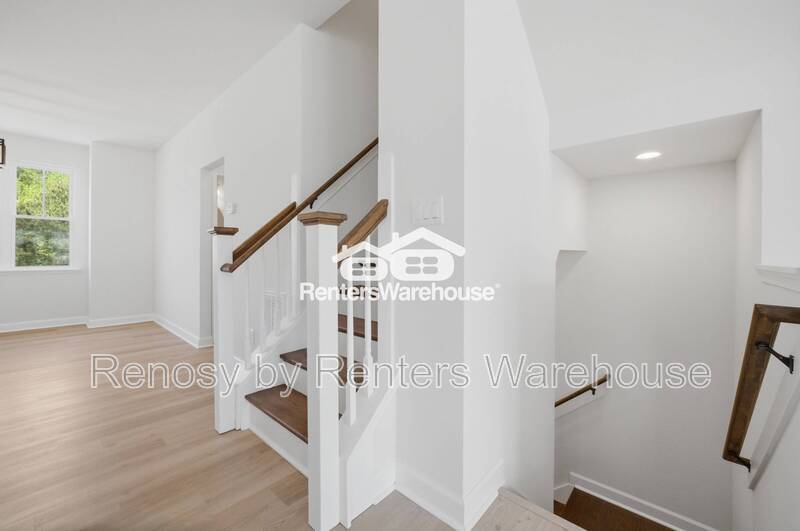 Stunning Tri-Level Condo! property image