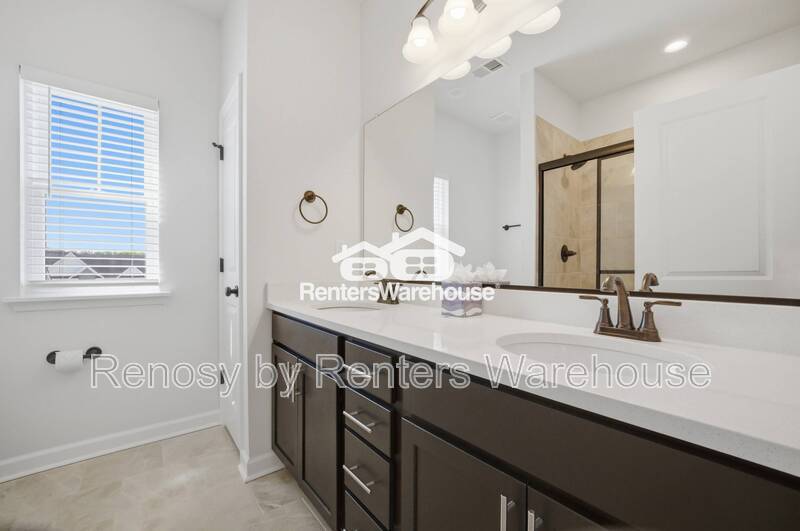 Stunning Tri-Level Condo! property image