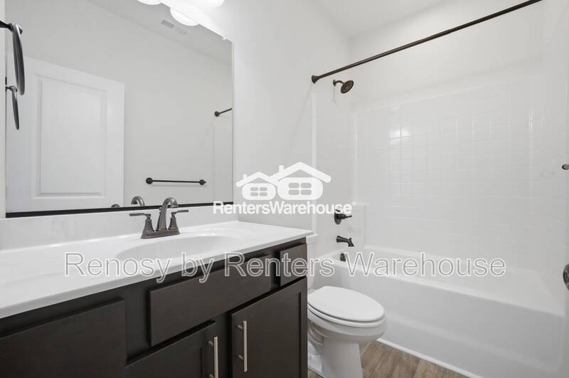 Stunning Tri-Level Condo! property image