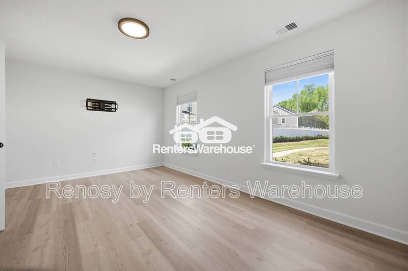 Stunning Tri-Level Condo! property image