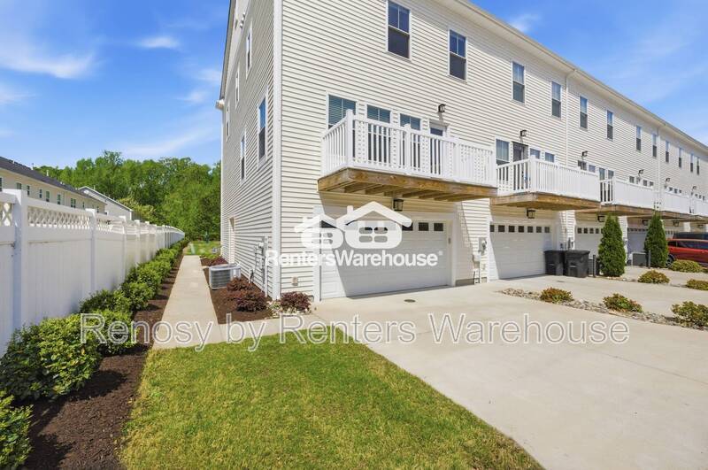 Stunning Tri-Level Condo! property image