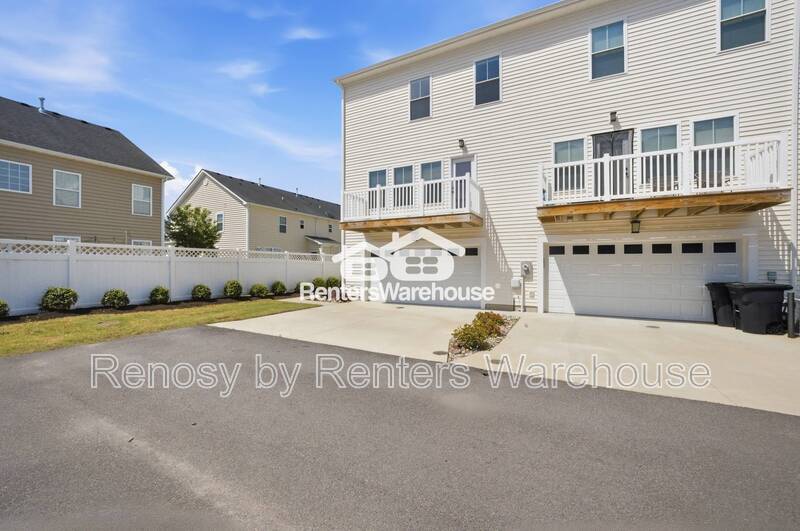 Stunning Tri-Level Condo! property image