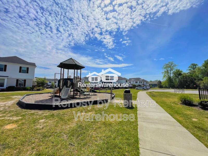 Stunning Tri-Level Condo! property image