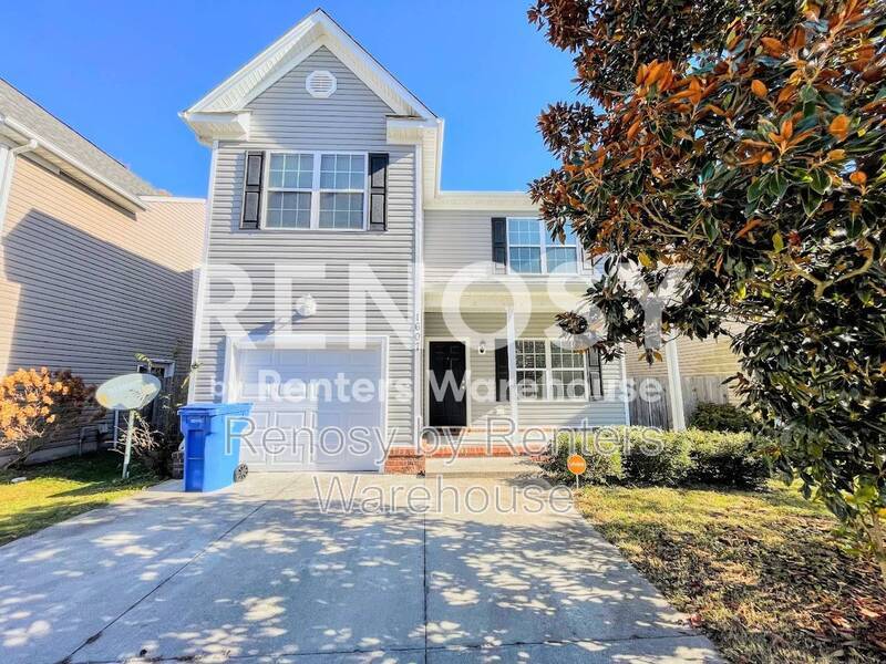 Beautiful 4-Bedroom Home with Spacious Fenced Backyard! property image