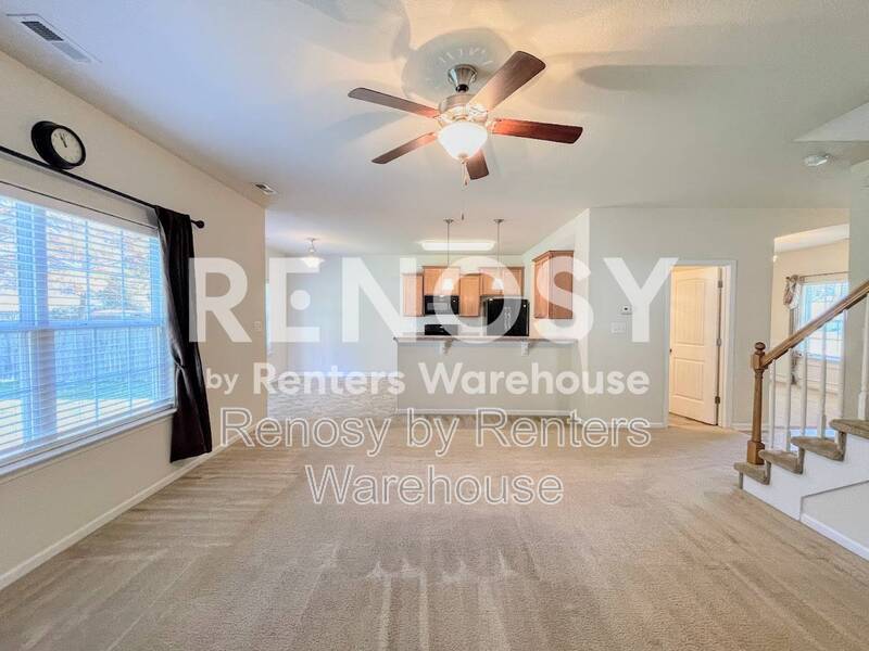 Beautiful 4-Bedroom Home with Spacious Fenced Backyard! property image