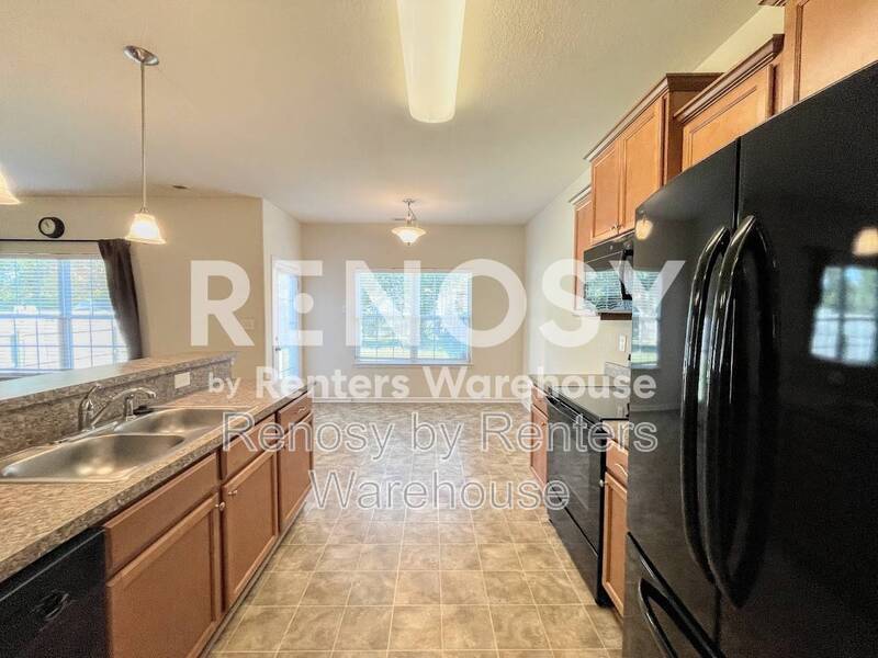 Beautiful 4-Bedroom Home with Spacious Fenced Backyard! property image